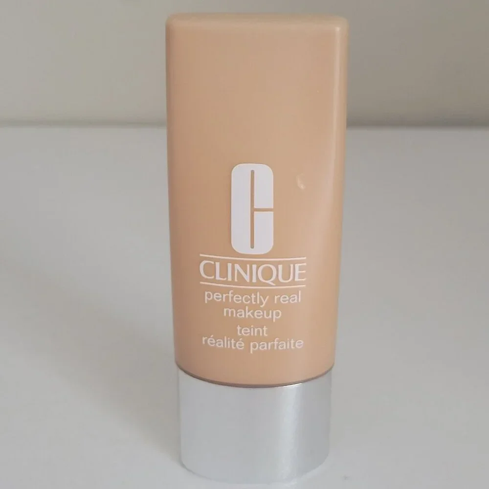 CLINIQUE Perfectly Real Makeup Foundation SHADE 10 (P) 1 oz Preowned